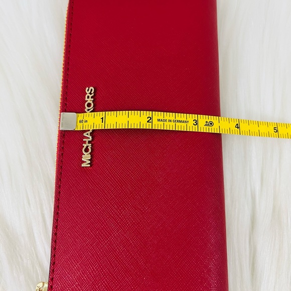 Michael Kors Jet Set Travel Large Three Quarter Zip Wallet - Picture 10 of 14